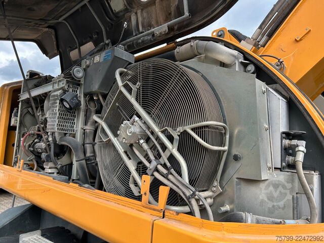 Mobile excavator LIEBHERR LH 24 Litronic mit Abbruch- / Sortiergreifer