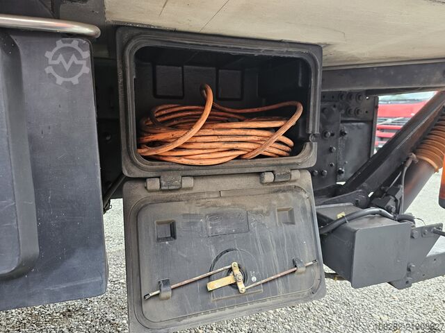 Refrigerated truck Volvo FM330 Multizone Lenk u. Kühlkoffer