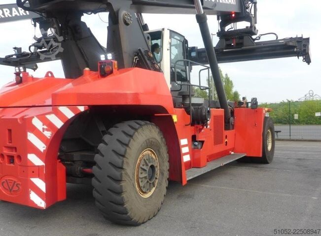 Full-container reach stacker CVS Ferrari F500RS3