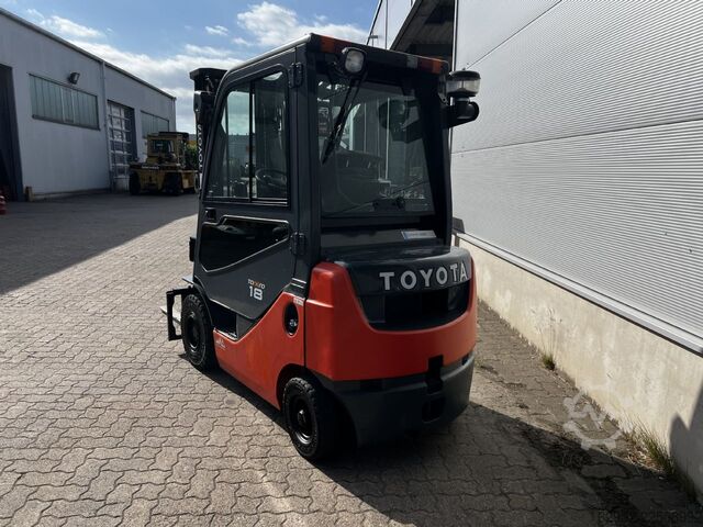 Diesel Forklift Toyota 02-8 FDF 18