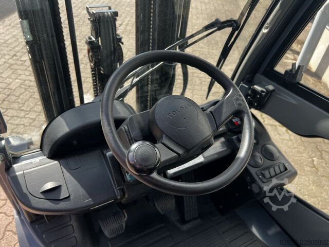 Diesel Forklift Toyota 02-8 FDF 18
