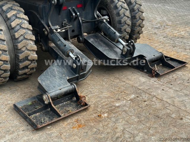 Mobile excavator YANMAR B110W 4x4 Radbagger Verstellausleger