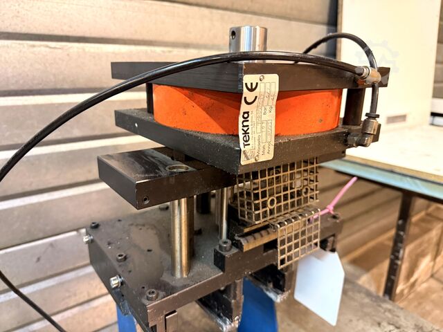 Presseinrichtung TEKNA TK 280 RC 17