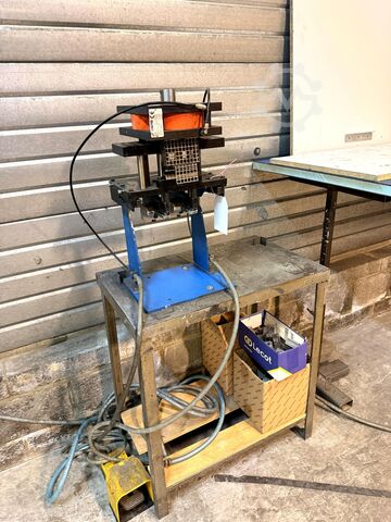 Presseinrichtung TEKNA TK 280 RC 17