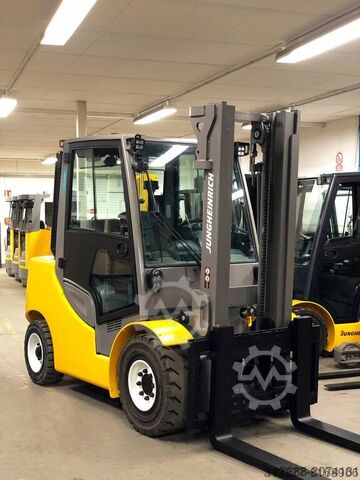 4-wheel forklift truck - sideshift Jungheinrich TFG 545S