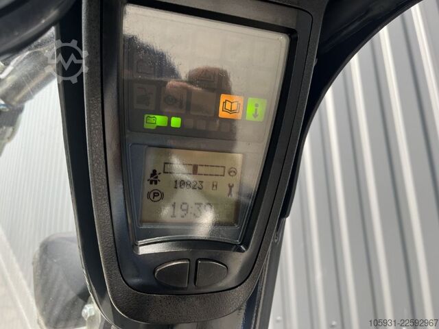 Electric 4-wheel forklift Linde E16PH-02