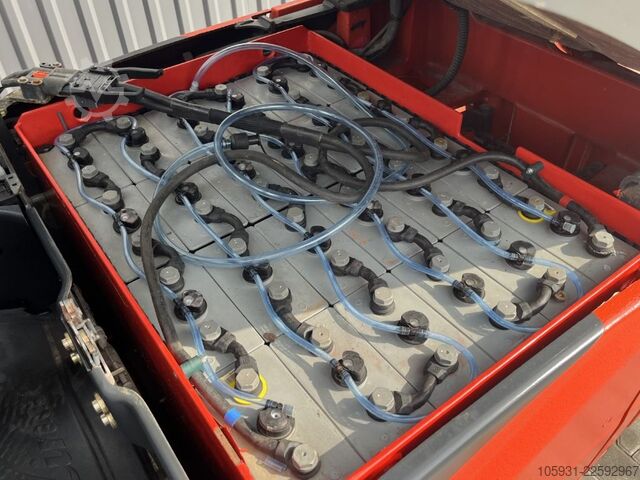 Electric 4-wheel forklift Linde E16PH-02