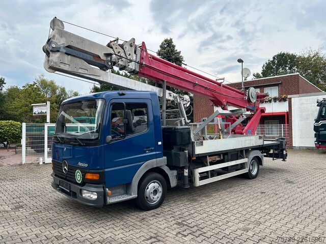 Autokranwagen MERCEDES-BENZ 815 Dachdeckerkran Böcker 32 Meter + Seilwinde