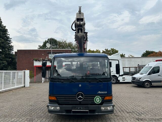 Autokranwagen MERCEDES-BENZ 815 Dachdeckerkran Böcker 32 Meter + Seilwinde