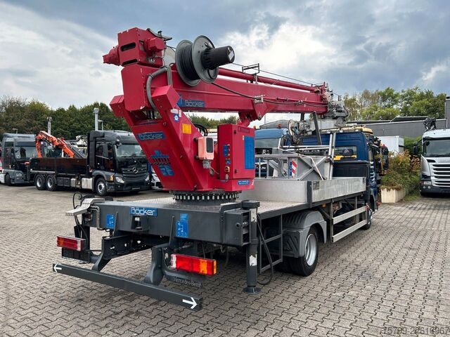 Autokranwagen MERCEDES-BENZ 815 Dachdeckerkran Böcker 32 Meter + Seilwinde
