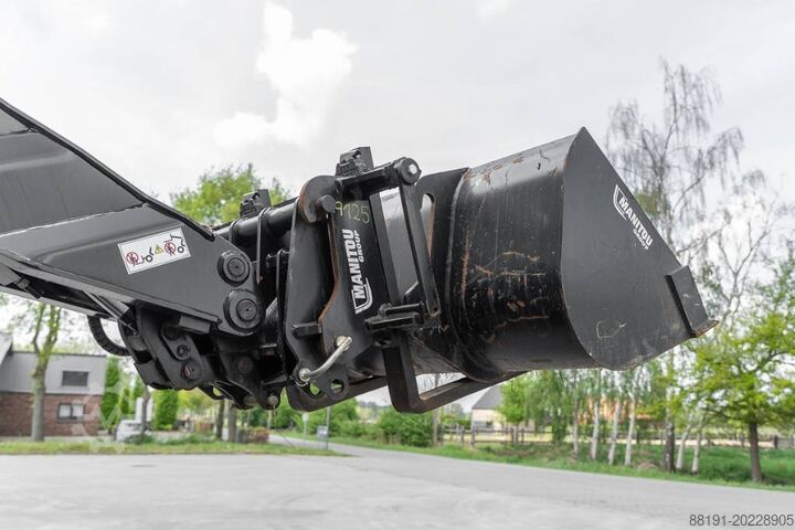 Agricultural telehandler Manitou ULM 412 H
