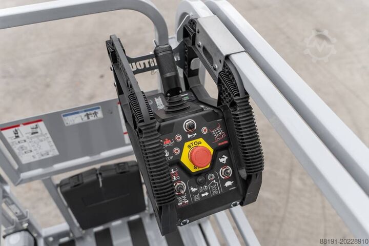 Scherenhebebühne Manitou SE 1008