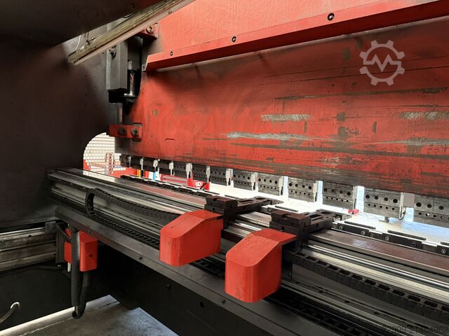 Run press AMADA PROMECAM HFP220-4S