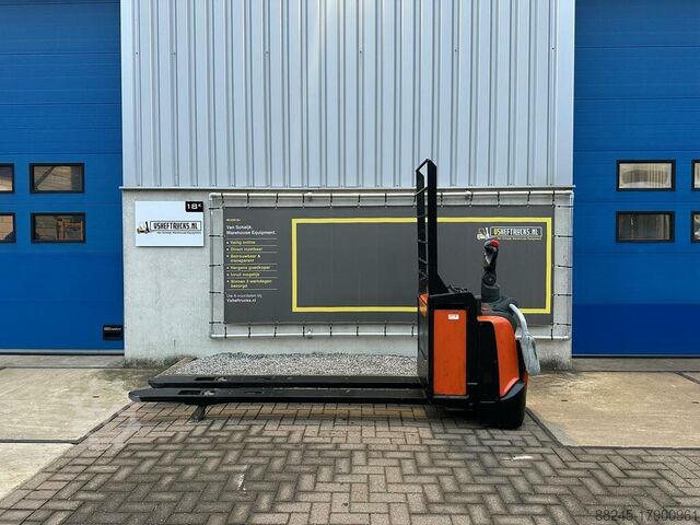 VS-21944 Electric ride-on pallet truck BT Spoons 2350mm BT LPE220