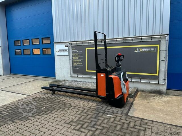 VS-21944 Electric ride-on pallet truck BT Spoons 2350mm BT LPE220