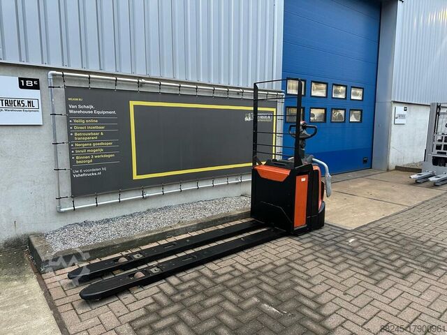 VS-21944 Electric ride-on pallet truck BT Spoons 2350mm BT LPE220