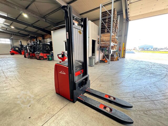 Hochhubwagen Linde L14 [ID: 324]