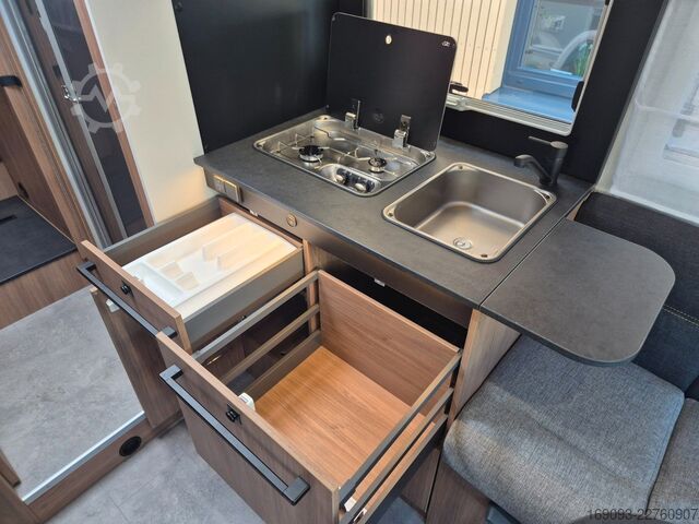 Semi-integrated camper CHAUSSON 777 Titanium Line *MJ27*Arctic*Hubbett*Navi*4,1t