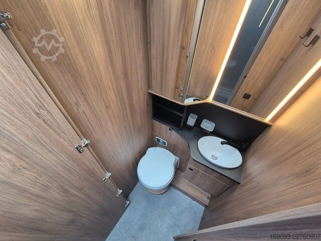Semi-integrated camper CHAUSSON 777 Titanium Line *MJ27*Arctic*Hubbett*Navi*4,1t