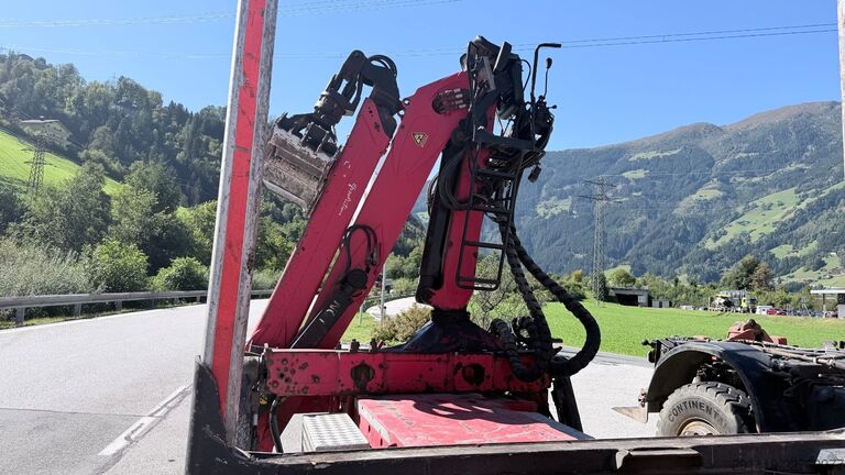 Logging truck MERCEDES-BENZ Arocs 2851 6x4 Holzlkw mit Kran Bj 2015