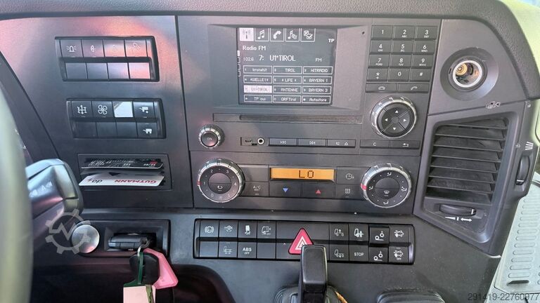 Logging truck MERCEDES-BENZ Arocs 2851 6x4 Holzlkw mit Kran Bj 2015