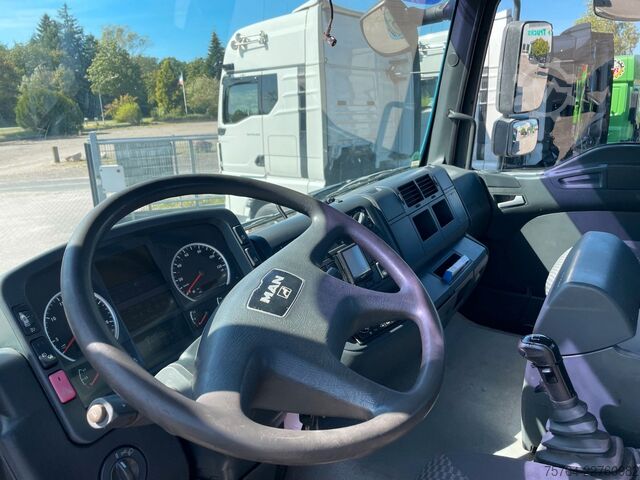 Flatbed truck MAN TGA 26.390 / HIAB 288-EP-3 Hiduio / Funk / 6x4