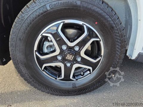 Teilintegriertes Wohnmobil Bürstner Signature SFT 7.5
