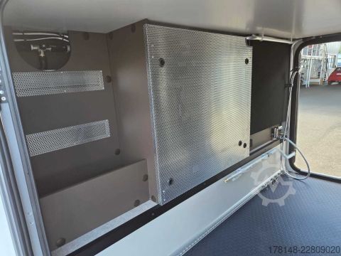 Teilintegriertes Wohnmobil Bürstner Signature SFT 7.5