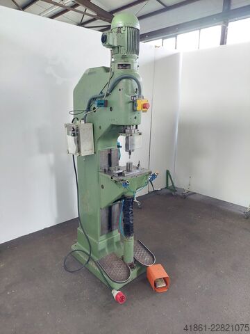 Taumelnietmaschine STEINEL NR 10.100