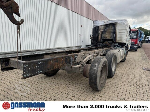 Truck chassis Volvo FM 380 6x4 R mit Brandschaden