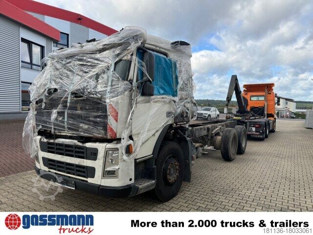 Truck chassis Volvo FM 380 6x4 R mit Brandschaden