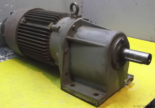 Gear motor 3 kW 120 rpm Bauer D142/176