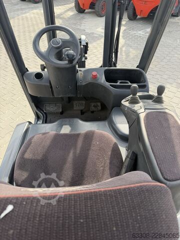 Electric 4-wheel forklift Linde E16PH-02