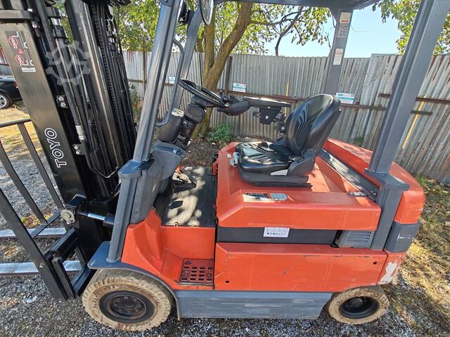 Electric - 4 wheels Toyota 7FBMF25 / batt 2022 unused