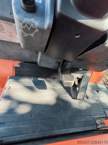 Electric - 4 wheels Toyota 7FBMF25 / batt 2022 unused