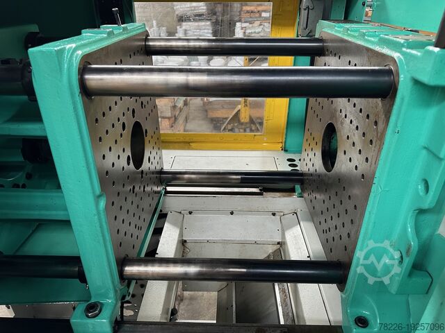 Injection molding machine Arburg 370U 700-290