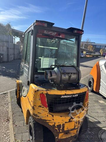 LPG-Gabelstapler Jungheinrich TFG 425s (Zylinderkopfdichtung defekt)