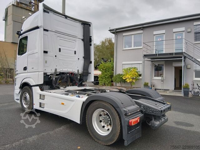 Standard tractor unit Mercedes-Benz Actros 1851 LS Giga Leder