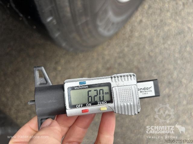 Auflieger mit Pritsche & Plane Schmitz Cargobull Semitrailer Curtainsider Standard