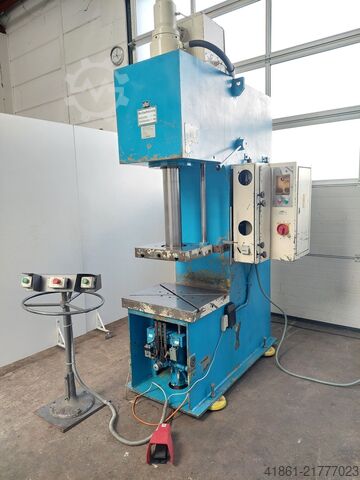 Hydr. Einständerpresse mit Ziehkissen ZEULENRODA PYE 25 SS
