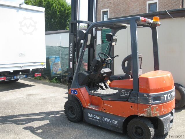 4 wheel forklift TOYOTA 7FBMF25