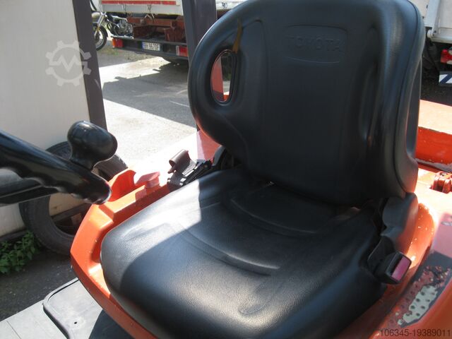 4 wheel forklift TOYOTA 7FBMF25