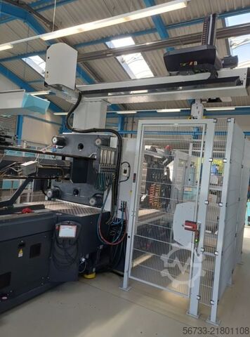 Injection molding machine Sumitomo DEMAG IntElect 2  350/830-2200 mit Roboter-Sys