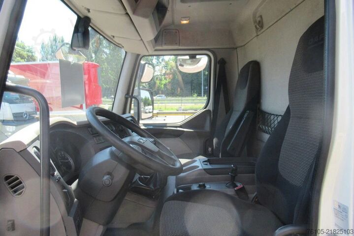 Curtain sided DAF LF 250 250 bak + klep + schuifzeil E6