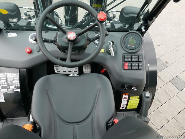 All-terrain forklift Manitou MC 30-4