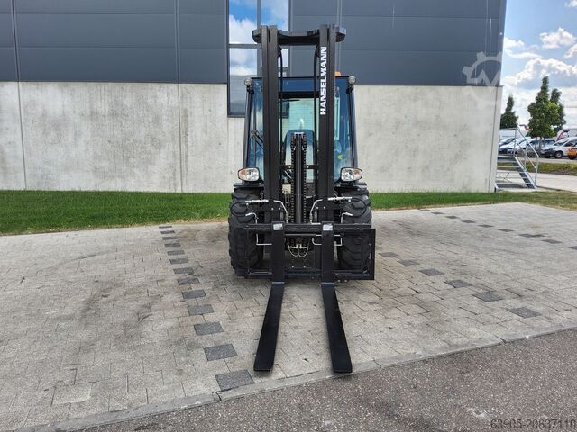 All-terrain forklift Manitou MC 30-4