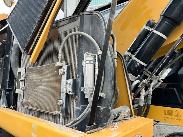 Mobile excavator CATERPILLAR MH3024 / MH 3024 / Greifer / 2018 / 10.735h