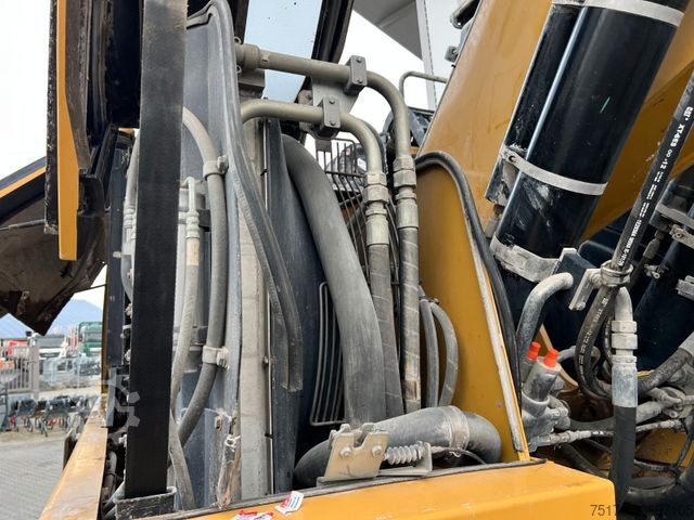 Mobile excavator CATERPILLAR MH3024 / MH 3024 / Greifer / 2018 / 10.735h