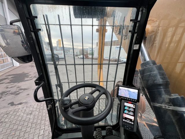 Mobile excavator CATERPILLAR MH3024 / MH 3024 / Greifer / 2018 / 10.735h