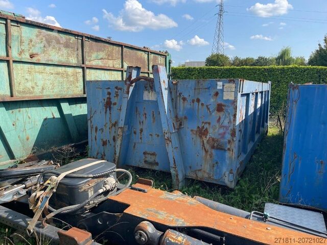 Roll-off container  CONTAINER SCARRABILE USATO A CIELO APERTO